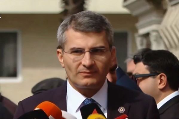ხელისუფლების პასუხისმგებლობაა დაიცვას ნებისმიერი ადამიანის უფლებები, მისი ორიენტაციის მუხედავად, მაგრამ ასევე უნდა დაიცვას ოჯახური ღირებულებები და მომავალი თაობები ფსევდოლიბერალური პროპაგანდის შედეგებისგან