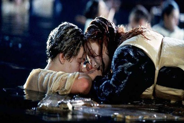 Titanic-ის ცნობილი კარი, რომელმაც როუზი იხსნა, აუქციონზე $718,750-ად გაიყიდა