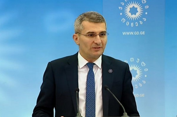 მამუკა მდინარაძე: დაორგანიზებული იყო ოცკაციანი ჯგუფი და ცდილობდნენ, პრემიერის გამოსვლისას ხალხი ნეგატიურ განწყობაზე აეყოლებინათ, რასაც გაოგნებული უყურებდნენ, მათი მცდელობა ოვაციებმა გადაფარა