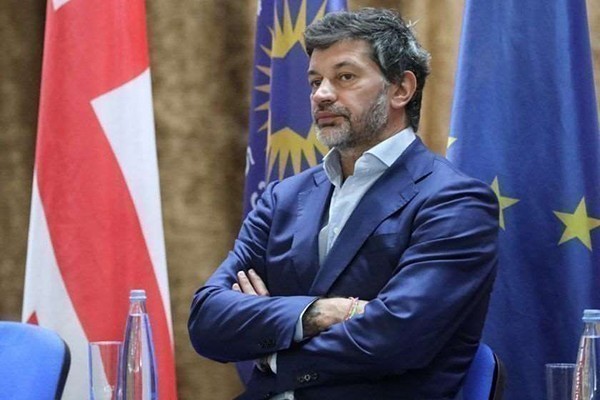 კახა კალაძე: გიორგი გახარიას სერიოზული პრობლემები აქვს ან რეალურად ვერ აღიქვამს, რა ხდება ქვეყანაში, რეალობას ძალიან აცდენილია
