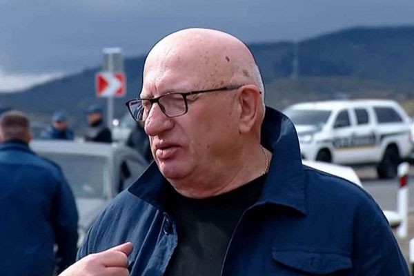 ადიგენის მერი მუნიციპალიტეტში განვითარებულ მოვლენებზე: ბატონი ტარიელ ნაკაიძე ფაქტობრივად სათავეში უდგას ამ პროცესებს. ტელეფონი ჩართული ჰქონდათ ხმამაღალზე და იქიდან აძლევდა დირექტივებს