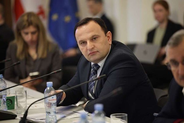პაატა მანჯგალაძე: კანონპროექტში თუ ჩაწერენ, რომ ევროკავშირსა და სტრატეგიულ პარტნიორებზე არ ვრცელდება, მაშინ შეიძლება განხილვა, სხვა შემთხვევაში, ეს „მტრის ვერ ცნობის, მოყვრის გმობის“ კანონპროექტია