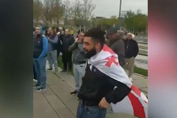 გერმანიაში ოფიციალური ვიზიტით მყოფ პრემიერ-მინისტრ ირაკლი კობახიძეს ქართველებმა თბილი დახვედრა მოუწყვეს