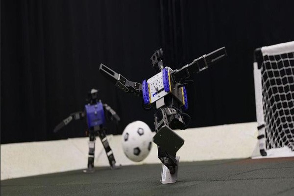 შექმნეს ჰუმანოიდი რობოტი, რომელიც ფეხბურთს თამაშობს რობოტმა თამაში თავად ისწავლა.