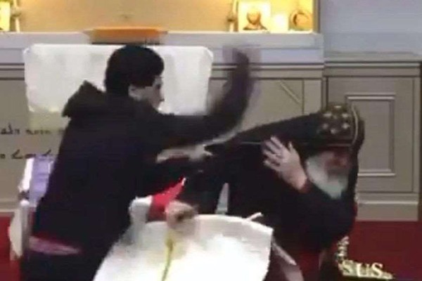 სიდნეიში, ერთ-ერთ ეკლესიაში მამაკაცმა ქადაგების დროს ეპისკოპოსი და კიდევ რამდენიმე ადამიანი დაჭრა