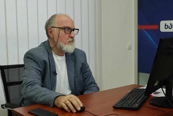 დავით ქართველიშვილი აქციაზე „იმედის“ ჟურნალისტზე თავდასხმაზე: გაშმაგებული მონები შურს იძიებდნენ ამ ქვეყნის მოსახლეობაზე და ჟურნალისტებზე, რომლებიც საქართველოს თავისუფლებას და სუვერენიტეტს იცავდნენ