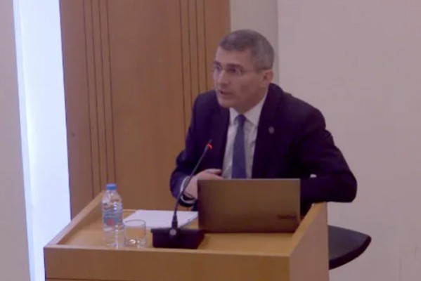 მამუკა მდინარაძე სალომე სამადაშვილს: ქალბატონო, რატომ მაყენებთ შეურაცხყოფას? თქვენ გკითხოთ, გავიცინებ თუ არა სისულელეებზე?