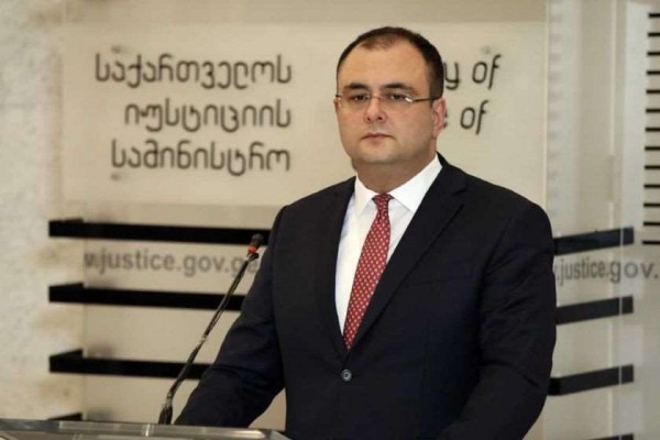 რატი ბრეგაძე ევროპარლამენტის რეზოლუციაზე: 18 აპრილის წერილში საკაშვილის ადვოკატი აღნიშნავს, რომ მისი ჯანმრთელობის მდგომარეობა არ არის სიცოცხლისთვის სახიფათო, 25 აპრილის რეზოლუციაში კი მოთხოვნილია საზღვარგარეთ მისი გადაყვანა