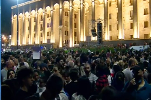 შსს - ო მოუწოდებს პოლიტიკური პარტიების ლიდერებს, აქციის ორგანიზატორებსა და მონაწილეებს, არ დაარღვიონ კანონი, პროტესტი გამოხატონ მშვიდ ვითარებაში და არ განახორციელონ ძალადობრივი ქმედებები
