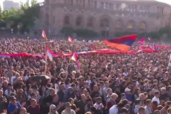 ერევანში საპროტესტო აქციის მონაწილეებმა ნიკოლ ფაშინიანს თანამდებობიდან წასვლისთვის ვადა 20:00 საათამდე მისცეს