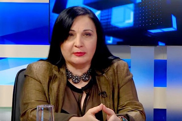 ნინო ჯღარკავა: გარანტირებულად შემიძლია გითხრათ, რომ რამდენიმე ათეული ძალიან ცნობილი ადამიანია უჩა აბაშიძის და მისი ცოლის ფაილებში, მათ შორის, ლაშა ბუღაძე, გიგა მაქარაშვილი, ალეკო ელისაშვილი და სხვები, თუმცა ამ დეტალებს კიდევ ვაზუსტებ