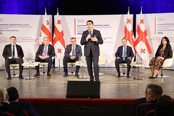 შალვა პაპუაშვილი: ლგბტ პროპაგანდა სულ უფრო მეტად იკიდებს ფეხს სამყაროში. ვხედავთ, რომ როდესაც რაღაცის დამკვიდრება ხდება სხვაგან, შემდეგ ის საქართველოშიც ინაცვლებს - ამიტომ, საჭიროდ ჩავთვალეთ, ეს საკითხი მოვაწესრიგოთ