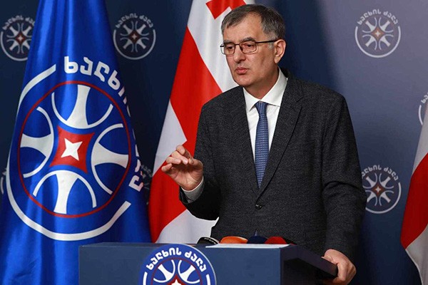 სოზარ სუბარი: წარმოიდგინეთ საქართველოს პარლამენტის საგარეო საქმეთა კომიტეტის თავმჯდომარე ჩავიდეს გერმანიაში ან ლიეტუვაში, გავიდეს მიტინგზე, სადაც მთავრობის დამხობას ითხოვენ და გააკეთოს მომიტინგეთა მხარდამჭერი განცხადებები