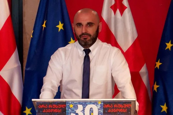 ლევან ხაბეიშვილი: „რუსული კანონი“ უდრის ეკონომიკურ კოლაფს - ხელისუფლებას პრობლემა შეექმნება დაარიგოს ხელფასები, პენსიები, გასცეს სოციალური დახმარება და თუ გასცემს, ამას ექნება ქაღალდის ფასი