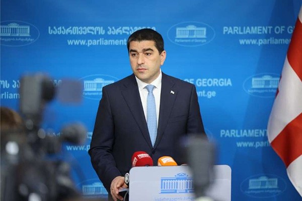 შალვა პაპუაშვილი: ევროკავშირი არ არის სუვერენიტეტის დათმობა. ეს არის თანასწორთა კავშირი, სადაც ყველას აქვს თანაბარი სიტყვა და ხმა. იქ მორჩილება კი არ არის, ყველას აქვს ხმა და ჩვენც, შესაბამისად, გვექნება ხმა