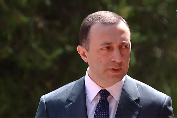 ირაკლი ღარიბაშვილი: პრემიერის ინიციატივა იყო ძალიან მნიშვნელოვანი, ჩვენს გულანთებულ ახალგაზრდა თაობასთან საუბარი და დიალოგი არის აუცილებელი