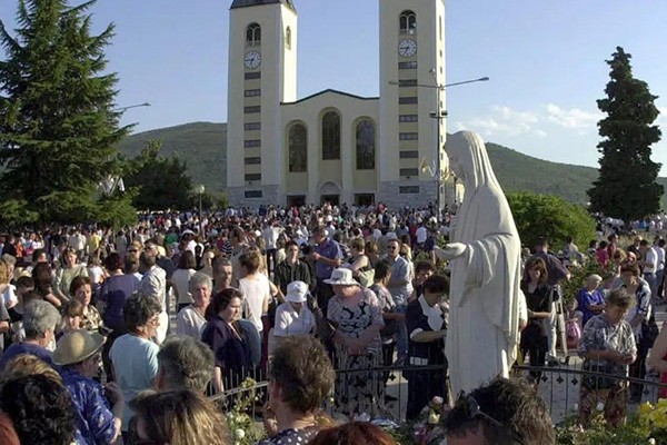 ესპანეთში პატარა, ლგბტ იესოს შესახებ საბავშვო წიგნი გამოიცა