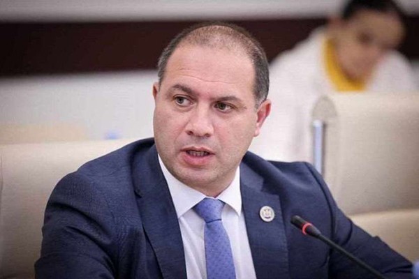 გივი მიქანაძე: 309 ქართული სირცხვილი, რომელიც აღწერა და შეაჯამა მამამ, ლევან სანიკიძემ, ბედის ირონიით გამგრძელებელი და 310-ე მოქმედი პირი შვილი, გუბაზი გახდა, კოლექტიურ გუბაზებთან ერთად