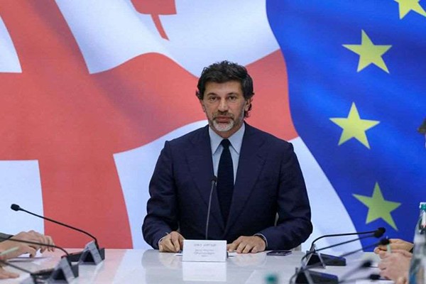კახა კალაძე: ბოლო წლების განმავლობაში არასამთავრობო ორგანიზაციების მხრიდან პირდაპირ არის მცდელობა ქვეყანაში რევოლუციის მოწყობისა და ეს არასამთავრობო ორგანიზაციები ყველამ კარგად ვიცით, საიდან ფინანსდებიან