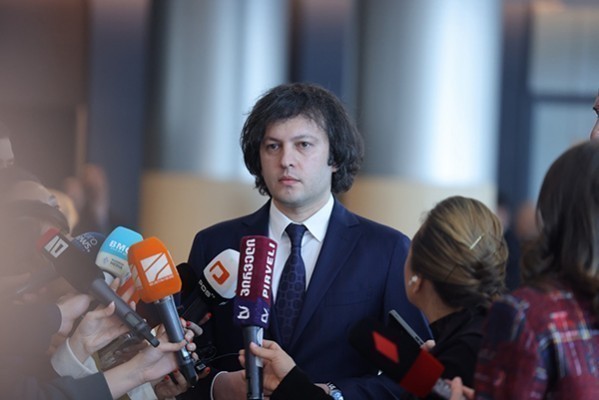 პრემიერი: ერთადერთი, რაც უნდა გასაჯაროვდეს, არის ფინანსებთან დაკავშირებული ინფორმაცია - შემოსავლები და ხარჯები,  რასაც პოლიტიკური პარტიები უკვე აკეთებენ და ეს არასოდეს გამხდარა მათი საქმიანობის შეფერხების მიზეზი