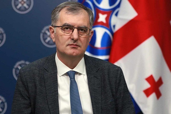 სოზარ სუბარი: გერმანიის პარლამენტის საგარეო კომიტეტის თავმჯდომარემ, მიხაილ როთმა დაარღვია ყველანაირი პოლიტიკური, მეგობრული და დიპლომატიური ეტიკეტი, როდესაც ანტისახელისუფლებო მიტინგზე გამოვიდა და შეკრებილებს სიტყვით მიმართა