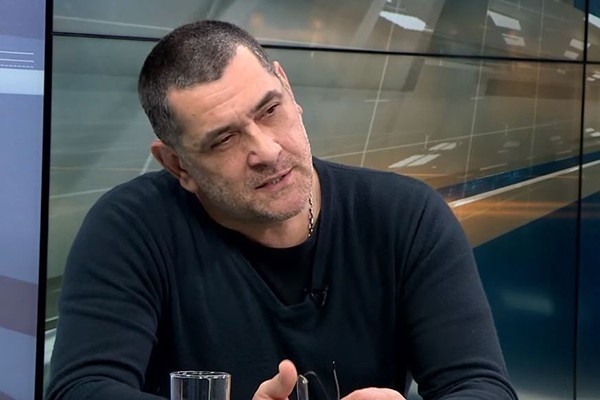 მსახიობი თემურ გვალია: გუშინდელი „პერფორმანსი“ მთლიანად მოფიქრებული და განხორციელებული იყო სპექტაკლში მონაწილე მსახიობების მიერ და არა „თუმანიშვილის თეატრის“ მიერ