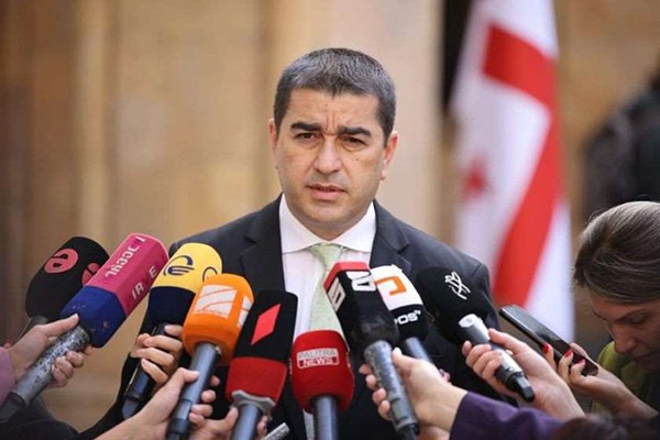 შალვა პაპუაშვილი: ისე ვიმუშავეთ 12 რეკომენდაციაზე და მივიღეთ კანდიდატის სტატუსი, თითი თითზე არ დაუდიათ და ასეა ახლაც 9 პუნქტთან დაკავშირებით, არაფერში არ არიან ჩართულები