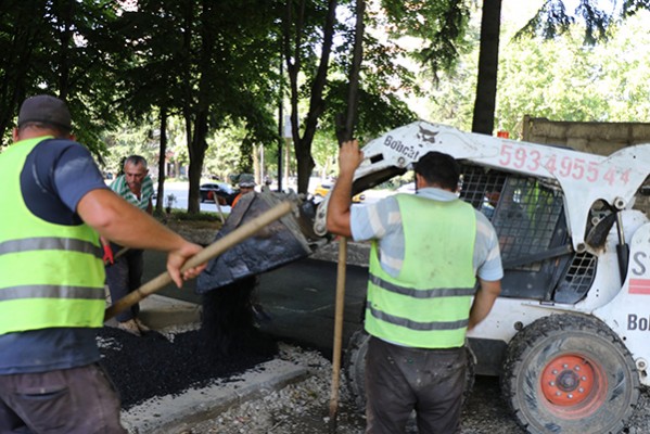 რობაქიძის გამზირზე ასფალტის საფარი წესრიგდება