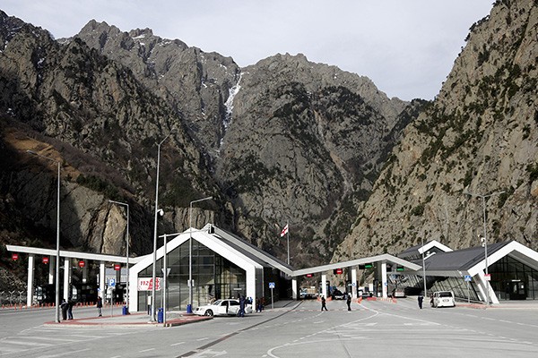 6 აგვისტოს საბაჟო გამშვებ პუნქტზე „ყაზბეგი“ საბაჟო კონტროლის პროცედურები დროებით შეჩერდება