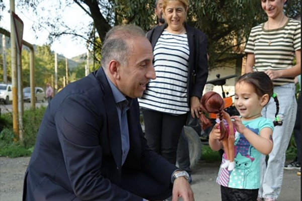 „ქართული ოცნება - დემოკრატიული საქართველოს“ დელეგატობის კანდიდატი ანტონ ობოლაშვილი წინასაარჩევნო შეხვედრებს ადიგენში მართავს