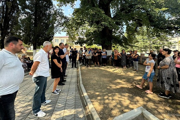 პარტია „ქართული ოცნების“ ლანჩხუთის საოლქო ორგანიზაციის წევრები მოსახლეობასთან აქტიურ შეხვედრებს მართავენ