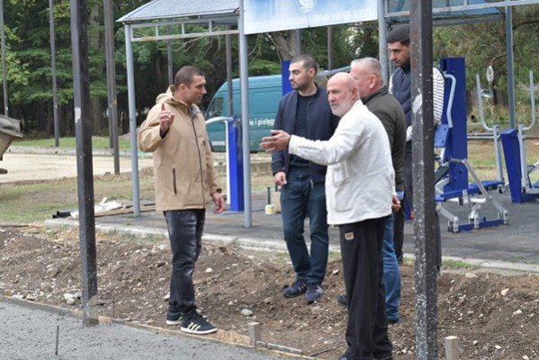 ვარლამ ლიპარტელიანი სოფელ ნასაგურში ორი სპორტული მოედნის სამშენებლო სამუშაოებს გაეცნო