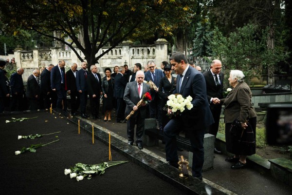 შალვა პაპუაშვილმა საქართველოს ეროვნული გმირის, ჟიული შარტავას ხსოვნას პატივი მიაგო