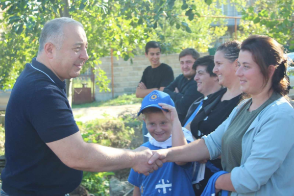 პარტია „ქართული ოცნება - დემოკრატიული საქართველოს“ დელეგატი ზაალ დუგლაძე წინასაარჩევნო კამპანიის ფარგლებში შეხვედრებს ხაშურის მუნიციპალიტეტში, სურამში აგრძელებს