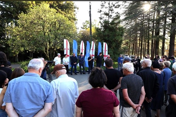 წინასაარჩევნო კამპანიის ფარგლებში,  ქალაქ ოზურგეთში მოსახლეობასთან შეხვედრები აქტიურ რეჟიმში მიმდინარეობს. 