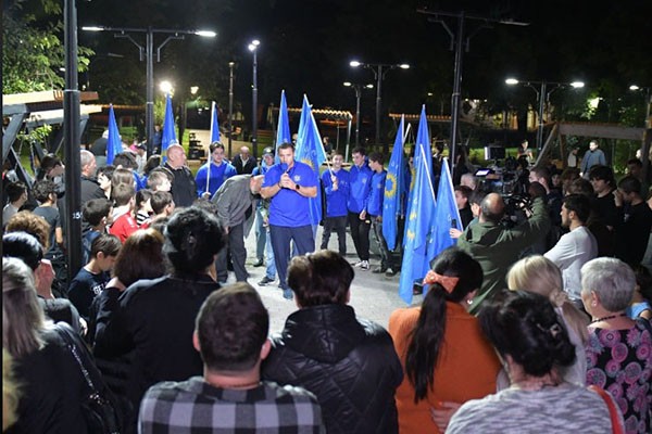 ქართული ოცნების“ სამგორის რაიონის დელეგატი ვარლამ ლიპარტელიანი 31-ე ქარხნის მიმდებარე ტერიტორიაზე მცხოვრებ მოსახლეობას შეხვდა