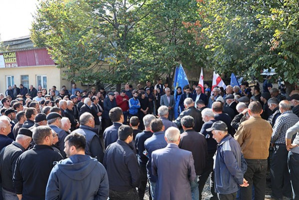 დავით შერაზადიშვილი: დარწმუნებული ვარ, 26 ოქტომბერს ჩვენ ერთად გავიმარჯვებთ და განვაგრძობთ მშვიდობიან განვითარებას - პარტია „ქართული ოცნება - დემოკრატიული საქართველო“ წინასაარჩევნო კამპანიის ფარგლებში შეხვედრებს ბოლნისში აგრძელებს