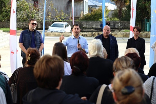 “ქართული ოცნება“ წინასაარჩევნო შეხვედრების გამართვას ოზურგეთის მოსახლეობასთან განაგრძობს