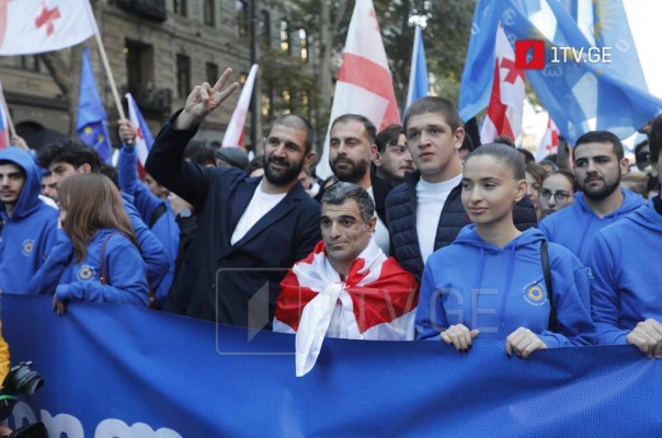 გენო პეტრიაშვილი - არ დავუშვებთ, ჩვენს ქვეყანაში ისევ ცვიოდეს ბომბები, თითოეულის ვალია, ჩვენს პატარა საქართველოს გავუფრთხილდეთ, ამისთვის ყველამ დავუჭიროთ მხარი „ქართულ ოცნებას“