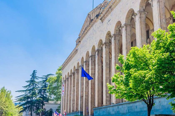 საქართველოს მე-11 მოწვევის პარლამენტის პირველი პლენარული სხდომა ხვალ, 12:00 საათზე გაიმართება