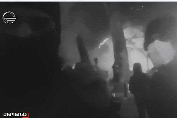 „ქრონიკის“ ინფორმაციით, ადამიანები, რომლებიც აქციაზე რადიკლური რელიგიური შინაარსის მოწოდებებს ახმოვანებდნენ, ერაყის მოქალაქეები არიან