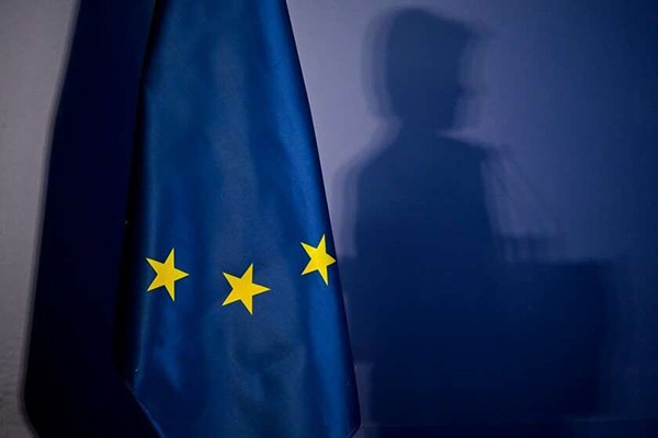 POLITICO: ევროკავშირის გამჭვირვალობის ხელმძღვანელმა განაცხადა, რომ ურსულა ფონ დერ ლაიენის კომისიას „გავლენიანი მრჩევლები“ მართავენ
