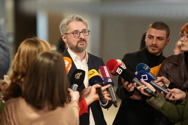 ნიკა გვარამია: სამშობლოს გადარჩენის დროა და არა აპლოდისმენტების, ბრძოლის დროა და არა პროცესით ტკბობის - რეჟიმი თავისით არ ჩამოიშლება, ის უნდა ჩამოშალო - არაფერი დასაკომპლექსებელი დღევანდელ ოპოზიციას არ სჭირს