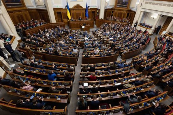 უკრაინული მედია: უკრაინის რადამ ზელენსკის საპრეზიდენტო მანდატის მხარდამჭერი რეზოლუცია ჩააგდო