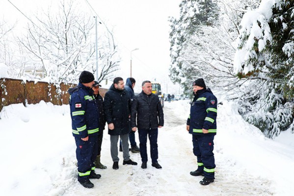 ხელვაჩაურის მუნიციპალიტეტში თოვლის საფარისგან გზების გაწმენდის სამუშაოები მიმდინარეობს