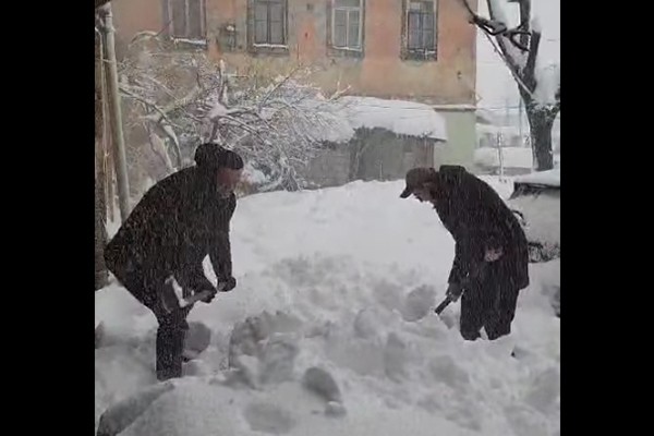 ირაკლი თავდგირიძე: დიდთოვლობასთან გამკლავების ღონისძიებებში მაქსიმუმს აკეთებს მუნიციპალიტეტის ხელმძღვანელობა, მობილიზებულია 70-მდე სპეციალური საშუალება და მუნიციპალიტეტის 700-ზე მეტი თანამშრომელი