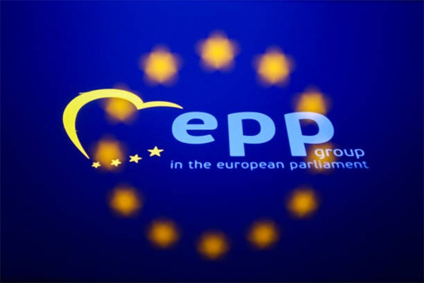 Politico: ევროპის სახალხო პარტიის ომი არასამთავრობო ორგანიზაციებთან ევროპის პოლიტიკურ ცენტრში განხეთქილებას თესავს