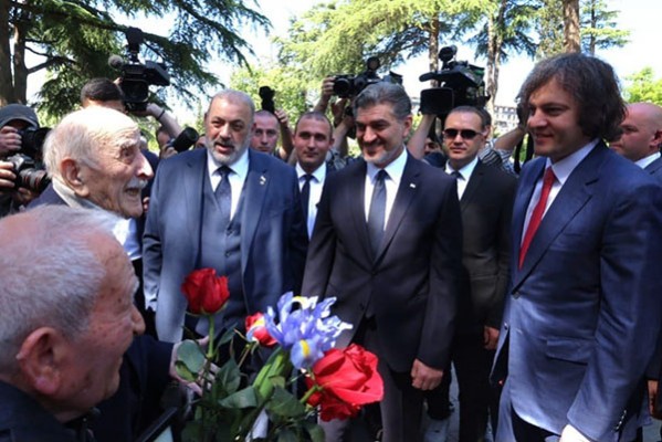 საქართველოს პრეზიდენტმა მიხეილ ყაველაშვილმა ვეტერანებს ფაშიზმზე გამარჯვების დღე მიულოცა