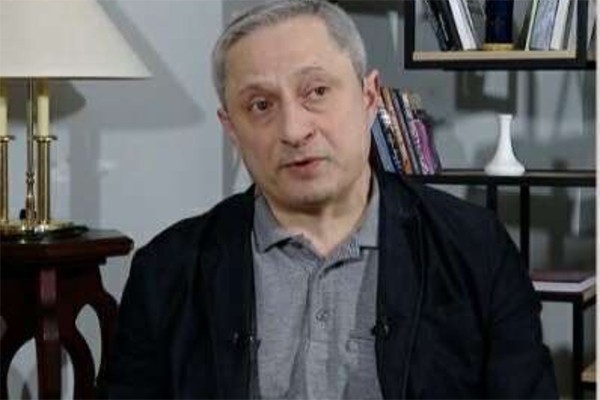 სოსო მანჯავიძე ევროპელი ლიდერების ვიდეოზე: ხალხი სტრესის ქვეშ იყო რუსული დაბომბვების მოლოდინში და რა გასაკვირია, რომ კოკაინი ეყნოსათ? რუსეთთან ბრძოლა ყველაფერს ხსნის, იმასაც, თუ როგორ გარდააჭდეს ყელი ყელსა მაკრონმა და ზელენსკიმ