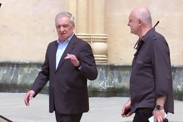 გია ვოლსკი: გერმანიის ელჩმა ზუსტად იცის, რომ „დიფ სთეითი“ არსებობს და თავადაც ჩართულია ერთ-ერთ პატარა ჭანჭიკად - მილიარდობით დახმარებას უწევენ სირიას, გერმანიაში იწვევენ, რათა შობადობის პრობლემა დაიძლიოს